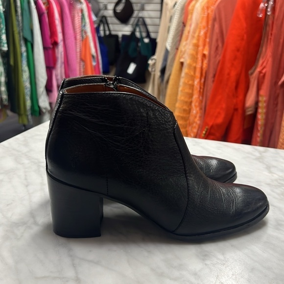 Frye Black Leather Nora Zip Short Ankle Bootie Size 9 - Picture 8 of 12